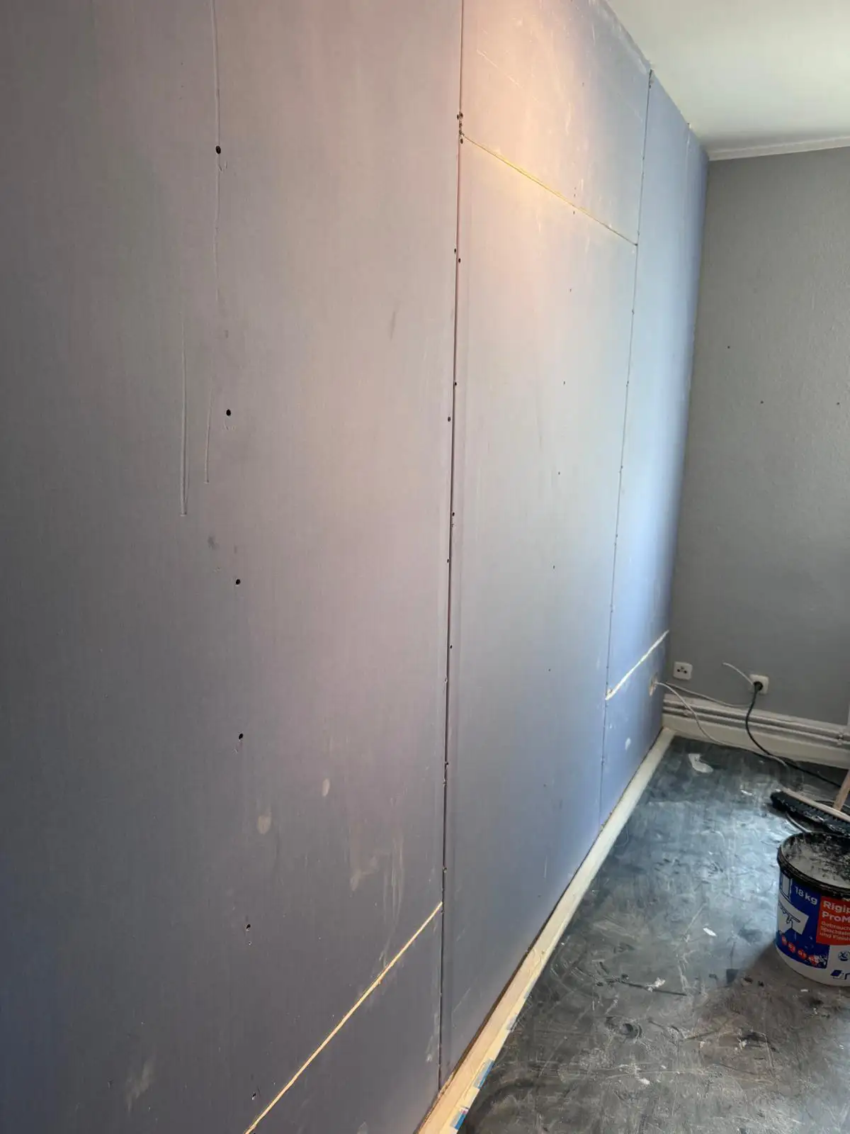 Beidseitig beplankte Trockenbauwand mit Gipskartonplatten 12,5 mm