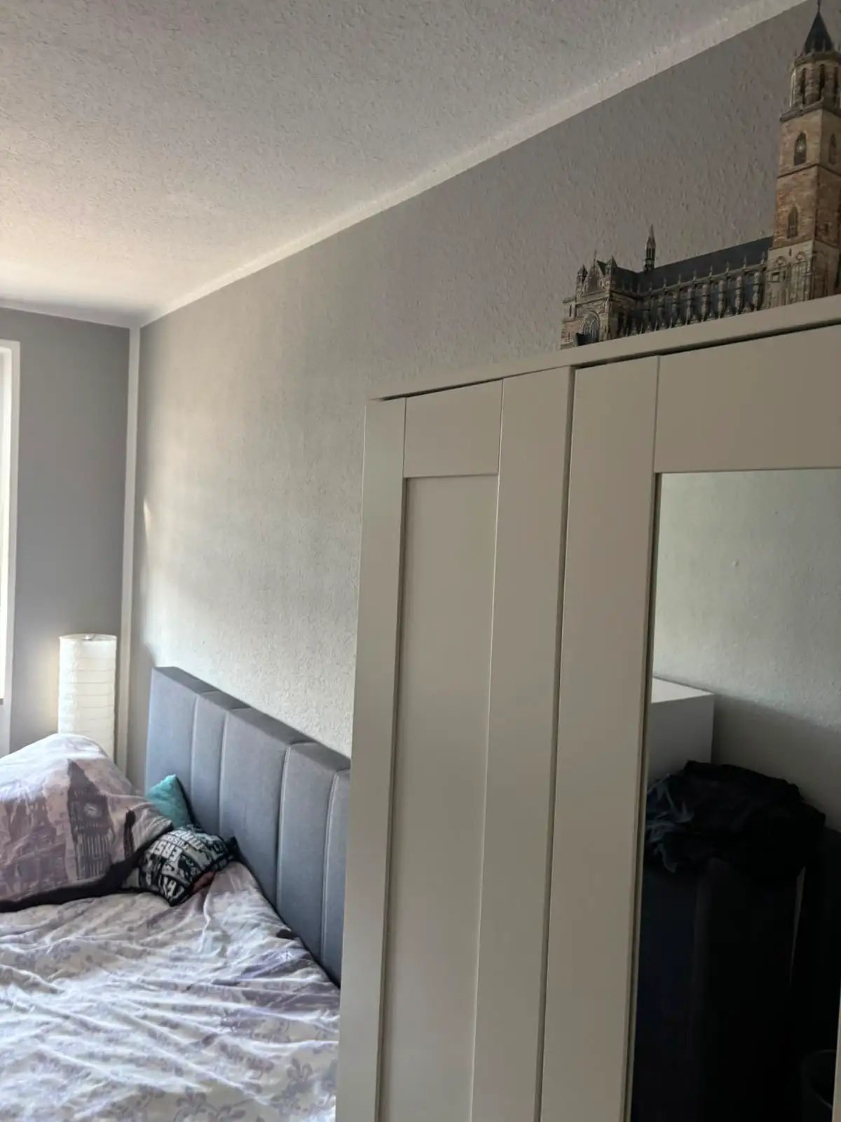 Fertiges Kinderzimmer mit Kleiderschrank nach Abschluss der Trockenbauarbeiten in Hohe Börde